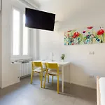 公寓 Guesthost - Corso Vercelli Cosy And Bright 米兰