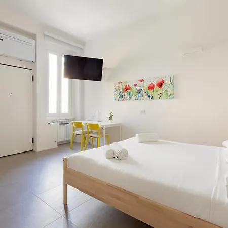 Guesthost - Corso Vercelli Cosy And Bright Appartement Milan