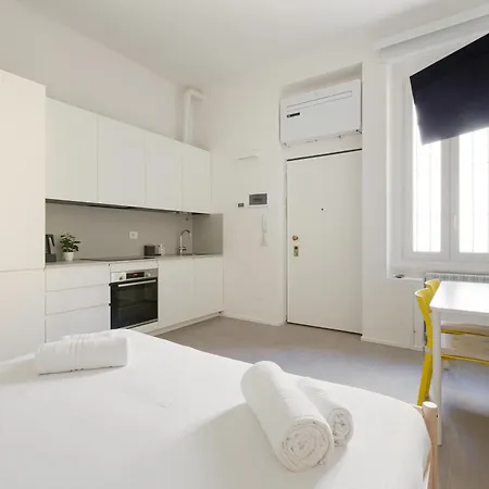 Guesthost - Corso Vercelli Cosy And Bright Milano